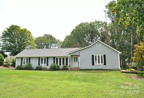 231 Kimberly Ann Dr, Hendersonville, NC 28792