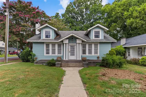801 Hawthorne Ln, Charlotte, NC 28204