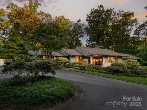 14 Stuyvesant Cres, Asheville, NC 28803