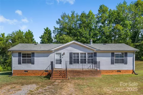953 Bollinger Pond Dr, Clover, SC 29710