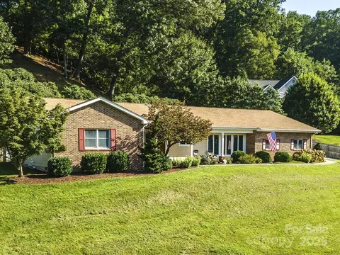 391 Knollwood Dr, Waynesville, NC 28786