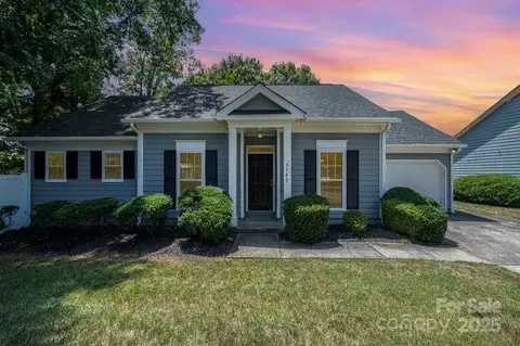 5740 Ebley Ln, Charlotte, NC 28227