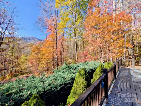 261 Serenity Dr, Waynesville, NC 28785
