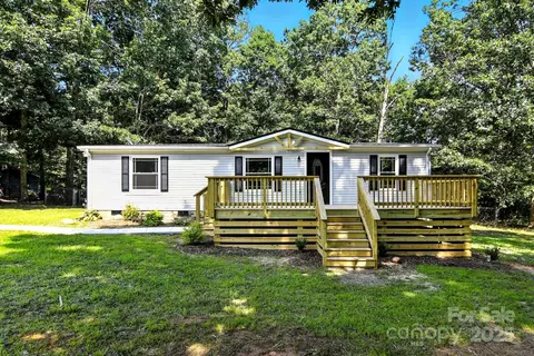 2734 Orangewood Ln, Newton, NC 28658