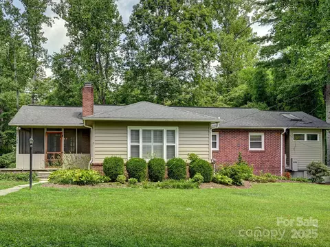 180 Rhododendron Dr, Hendersonville, NC 28739