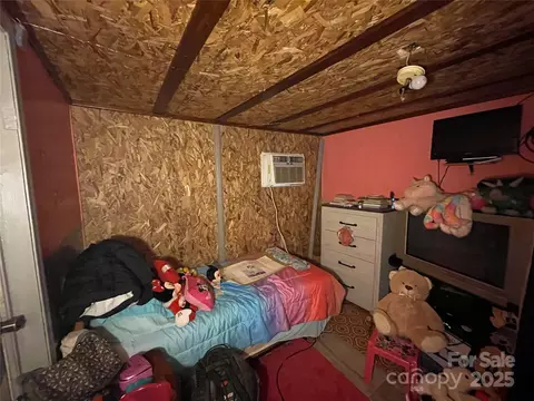 Bedroom - 5790 Summer Ln, Cherryville, NC 28021 photo 5 of 5
