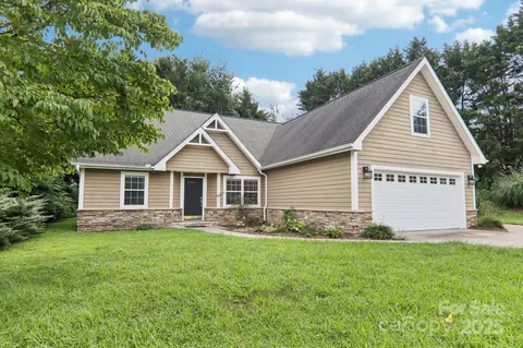 10 Grove End Rd, Fletcher, NC 28732