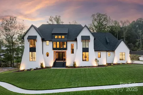 114 Pecan Cove Ln, Matthews, NC 28104