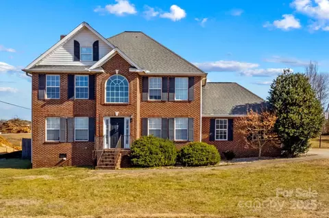 105 Secretariat Ln, Mooresville, NC 28117