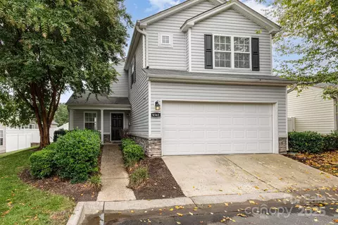 9341 Meadowmont View Dr, Charlotte, NC 28269