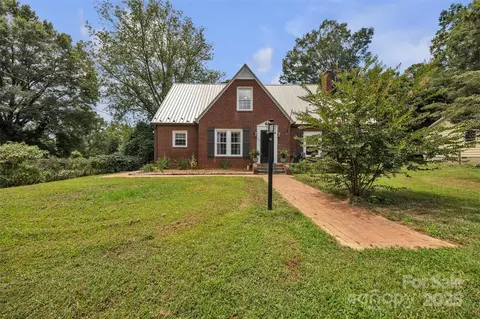 103 7th Nw St NW, Taylorsville, NC 28681