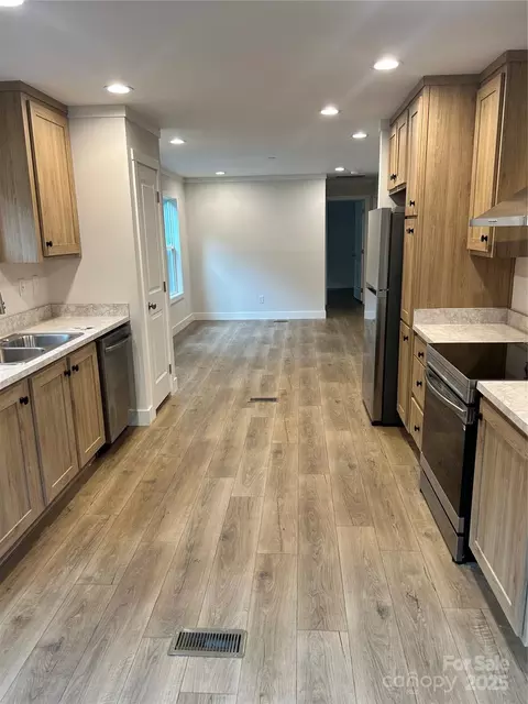 Kitchen - 3045 8th Se Ave SE, Conover, NC 28613 photo 2 of 3