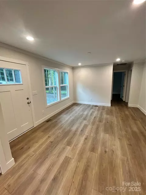 Living - 3045 8th Se Ave SE, Conover, NC 28613 photo 3 of 4