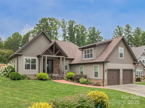 88 Ledgestone Dr, Fairview, NC 28730