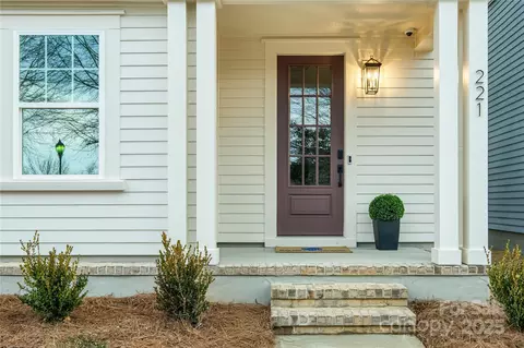 221 Davidson Gateway Dr, Davidson, NC 28036