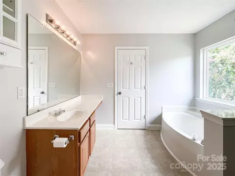 Bath - 4724 Kiddle Ln, Monroe, NC 28110 photo 3 of 6