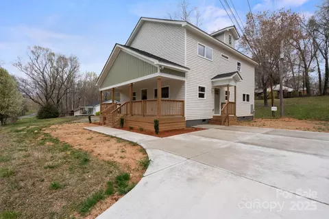 902 N Mountain St, Cherryville, NC 28021