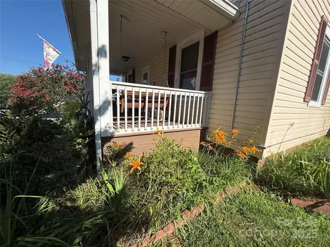 Exterior - 17 3rd St, Marion, NC 28752 photo 4 of 6
