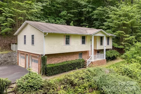 104 Creekstone Ln, Hendersonville, NC 28791
