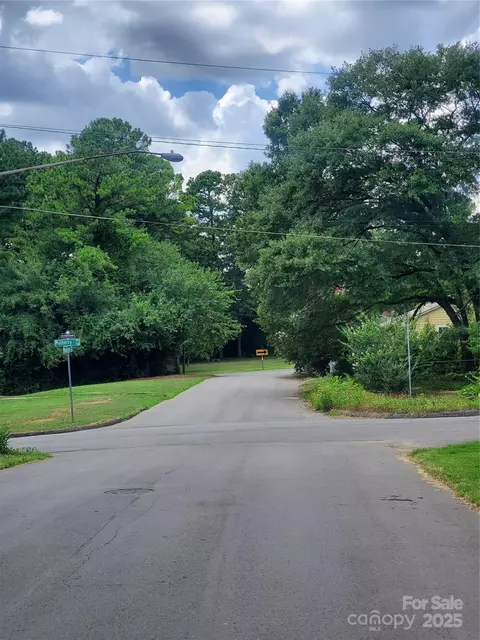 1815 Madison Ave, Charlotte, NC 28216