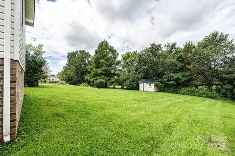 Exterior - 3501 Overbrook Dr, Conover, NC 28613 photo 4 of 7