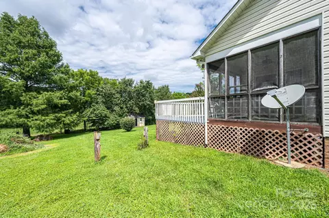 Exterior - 3501 Overbrook Dr, Conover, NC 28613 photo 5 of 7