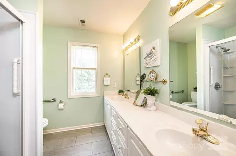 Bath - 3501 Overbrook Dr, Conover, NC 28613 photo 1 of 2