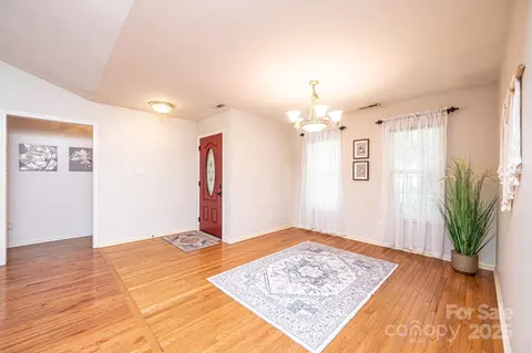 Living - 3501 Overbrook Dr, Conover, NC 28613 photo 3 of 4