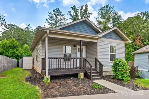 21 Lillie Farm Ln, Weaverville, NC 28787