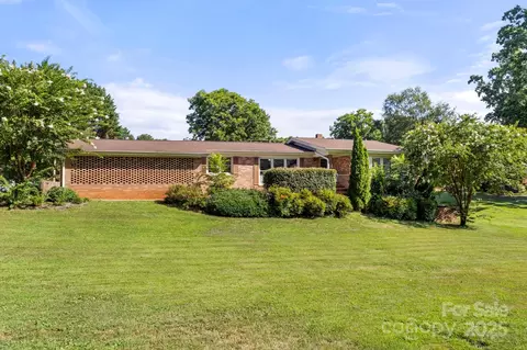 701 Woodside Dr, Kings Mountain, NC 28086
