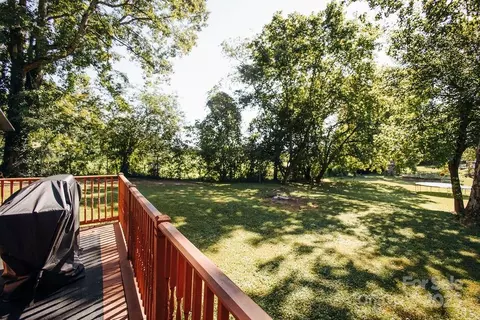 90 Long St, Marion, NC 28752 photo 3