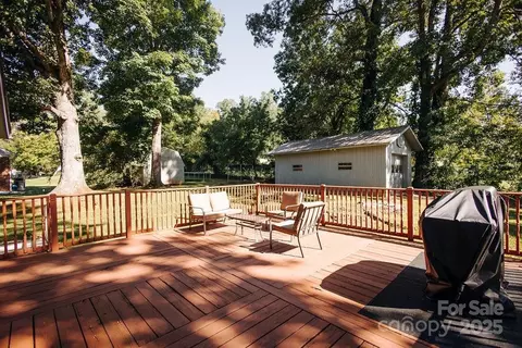 90 Long St, Marion, NC 28752 photo 4