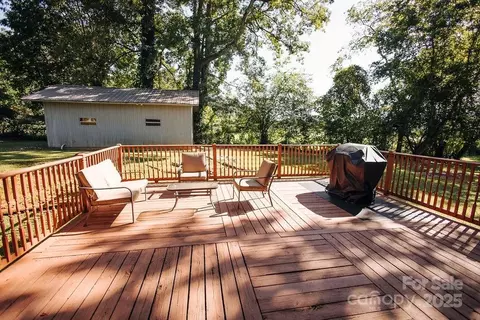 90 Long St, Marion, NC 28752 photo 2