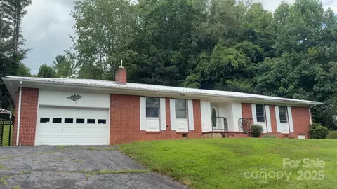 456 Duck Br, Bakersville, NC 28705