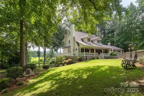 350 Winding Way Ln, Hendersonville, NC 28792