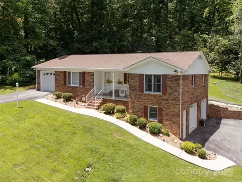 149 Long John Dr, Hendersonville, NC 28791