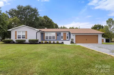 2800 Potter S Rd S, Waxhaw, NC 28173