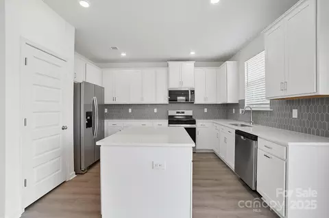 329 Knotty Wood Dr, Monroe, NC 28110 photo 3