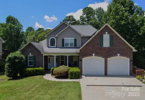 5665 Gold Creek Bay Dr, Hickory, NC 28601