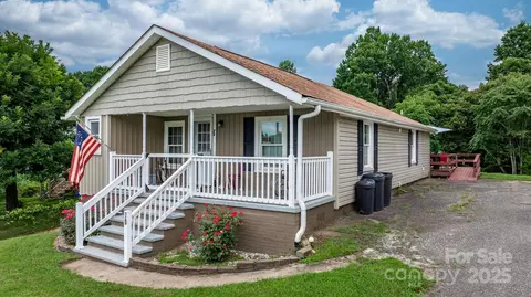 70 Grove St, Marion, NC 28752