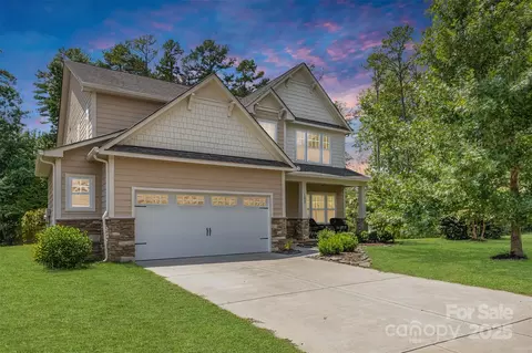1227 Clover Ln, Matthews, NC 28104