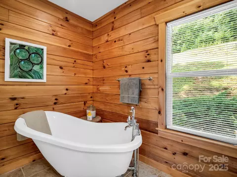 Bath - 537 Summit Pkwy, Bostic, NC 28018 photo 2 of 5