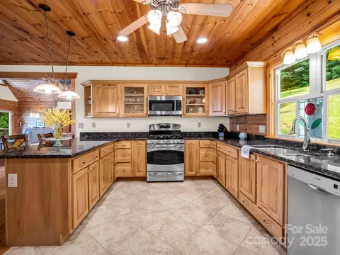 Kitchen - 537 Summit Pkwy, Bostic, NC 28018 photo 2 of 2