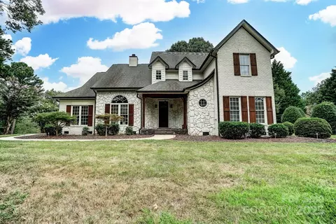 9034 Wingpoint Dr, Belmont, NC 28012