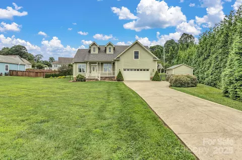 432 Oak Grove Rd, Flat Rock, NC 28731