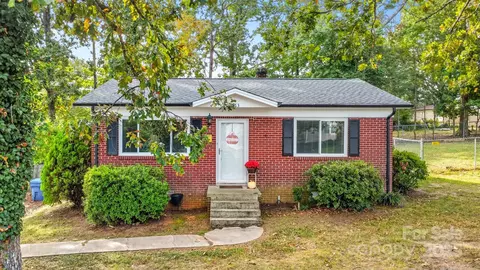 1763 1st Nw Ave NW, Hickory, NC 28601