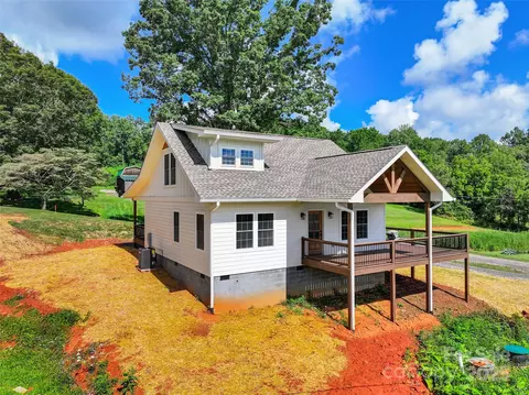 111 Dawn Dr, Waynesville, NC 28786