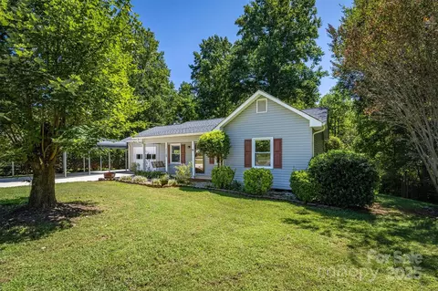 Exterior - 3318 Danial St, Conover, NC 28613 photo 2 of 3