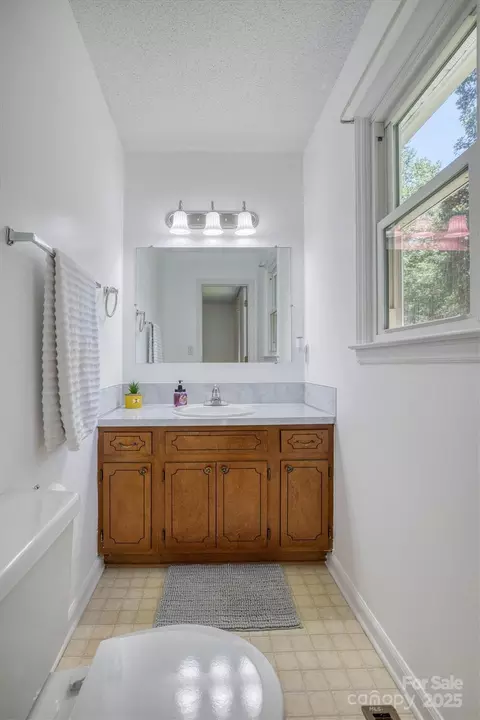 Bath - 3318 Danial St, Conover, NC 28613 photo 2 of 3