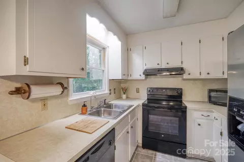 Kitchen - 3318 Danial St, Conover, NC 28613 photo 1 of 2